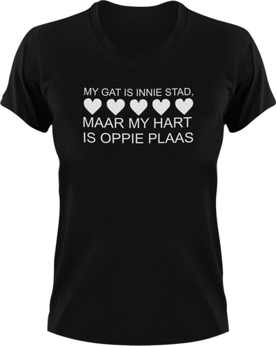 My Gat Is Innie Stad Maar My Hart Is Oppie Plaas Afrikaans T-Shirtafrikaans, boer, City, hart, heart, house, huis, Ladies, Mens, Plaas, stad, Unisex