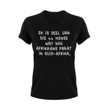 Load image into Gallery viewer, Ek is No Van Die 44 Mense Wat Nog Afrikaans Praat in Suid-Afrika T-shirtafrica, afrikaans, Ladies, Mens, sarcasm, sarcastic, south africa, suid-afrika, Unisex
