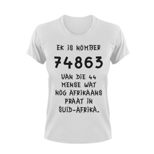 Load image into Gallery viewer, Ek is No Van Die 44 Mense Wat Nog Afrikaans Praat in Suid-Afrika T-shirtafrica, afrikaans, Ladies, Mens, sarcasm, sarcastic, south africa, suid-afrika, Unisex
